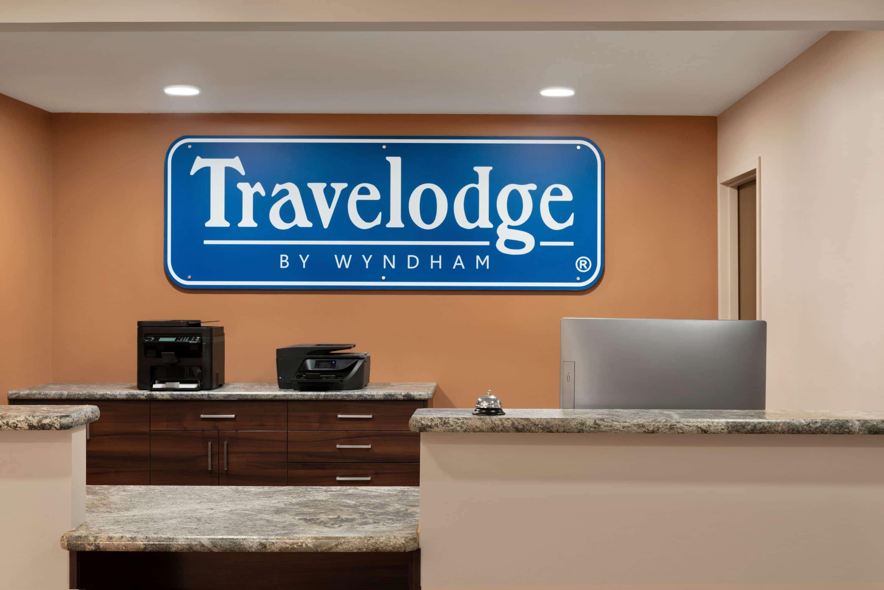 Travelodge By Wyndham Pincher Creek Exterior photo