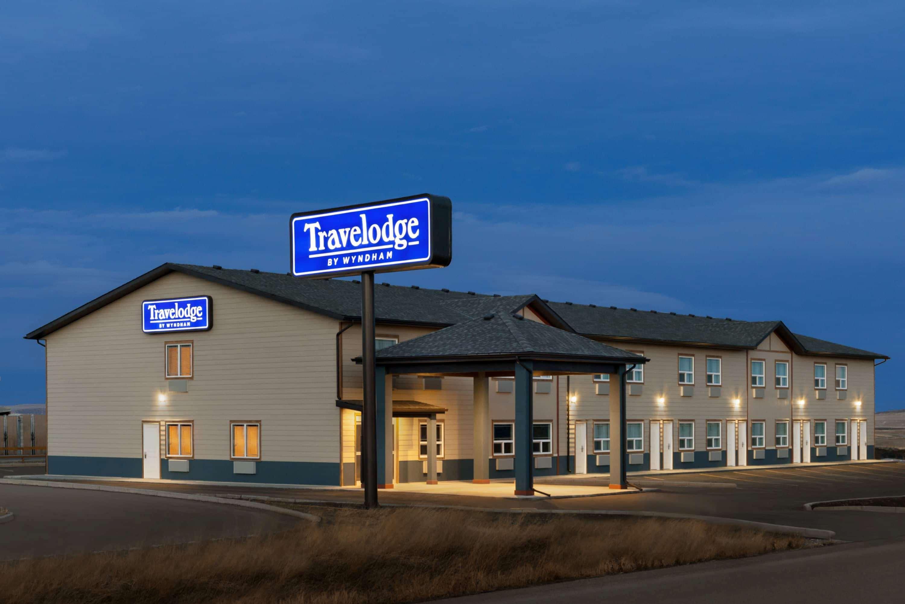 Travelodge By Wyndham Pincher Creek Exterior photo