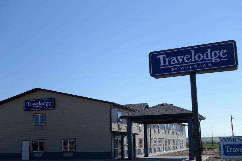 Travelodge By Wyndham Pincher Creek Exterior photo